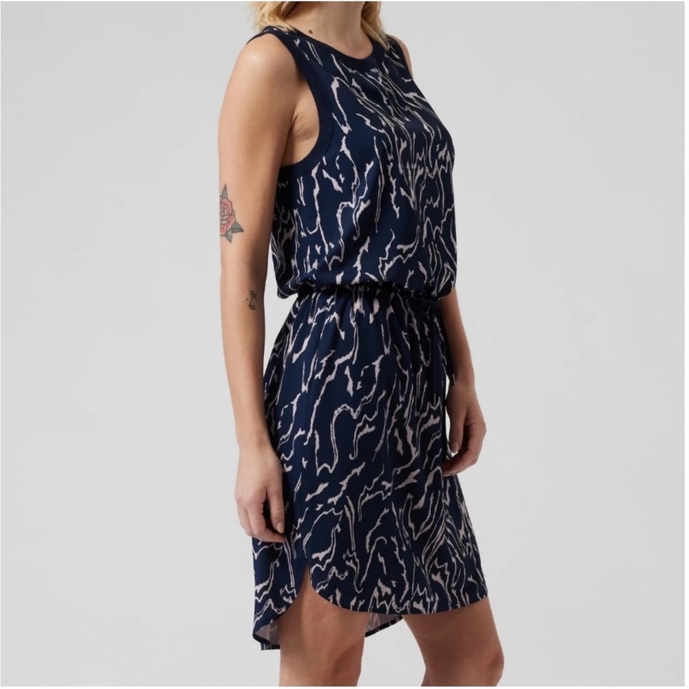 Athleta Rincon Printed Women Small Dress Navy‎ Blue White Abstract Sleeveless